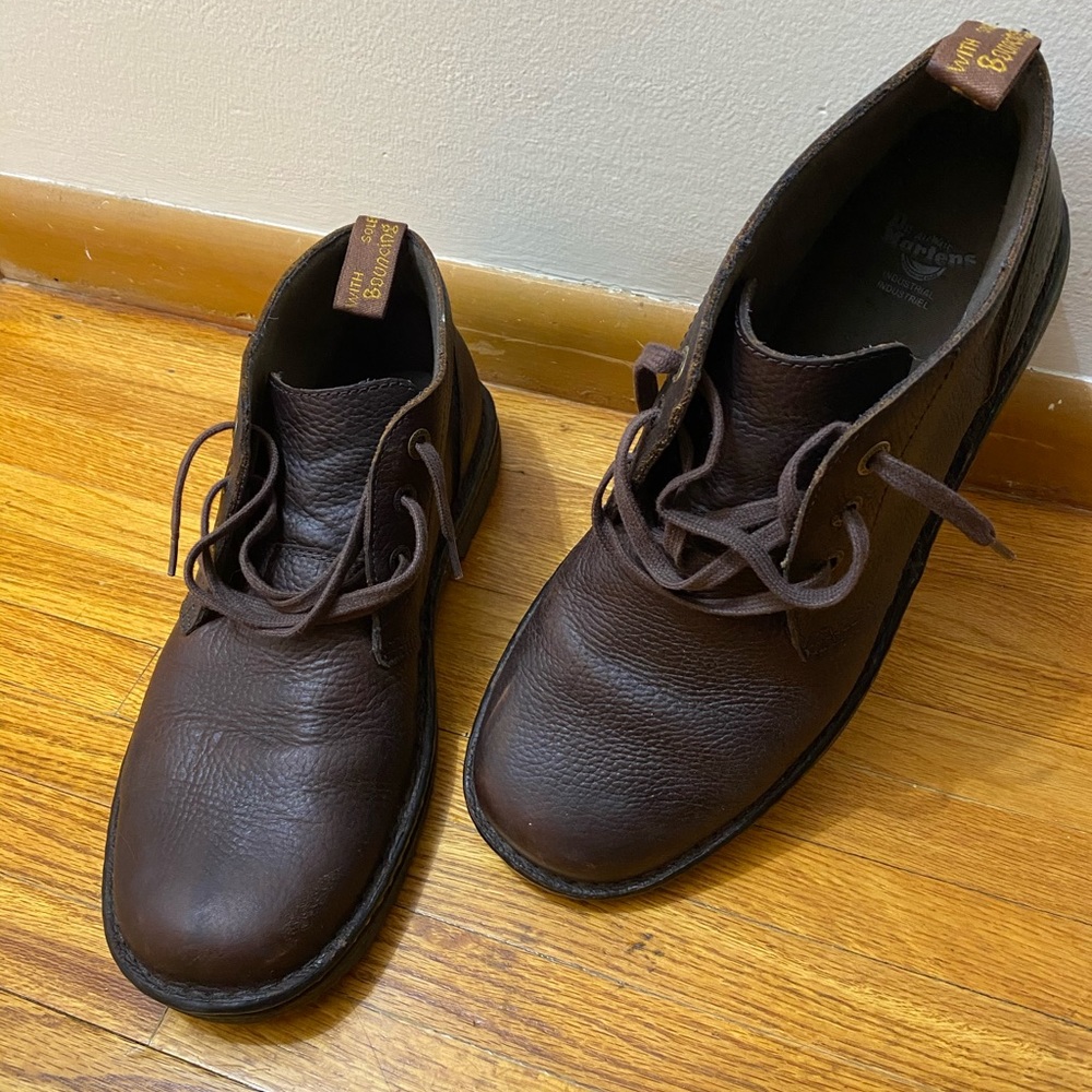 Dr. Martens - Sussex bear track chukka boots